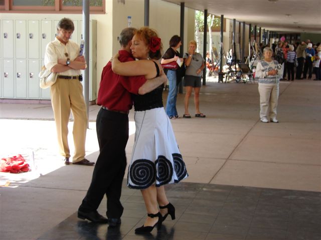 Close Embrace Tango
